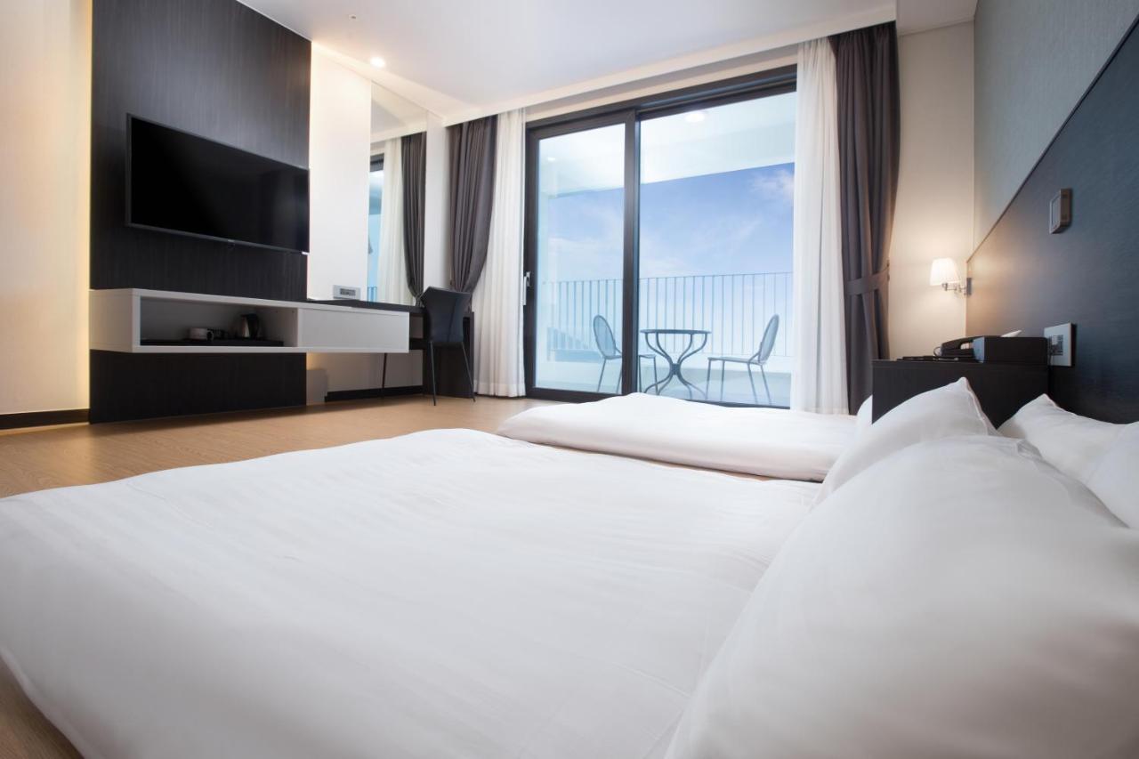 Utop Marina Hotel & Resort Йосу Екстер'єр фото